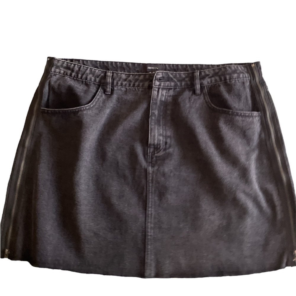 Forever 21 Black Denim Skirt with Black Zipper detail on both sides-Sz 3X